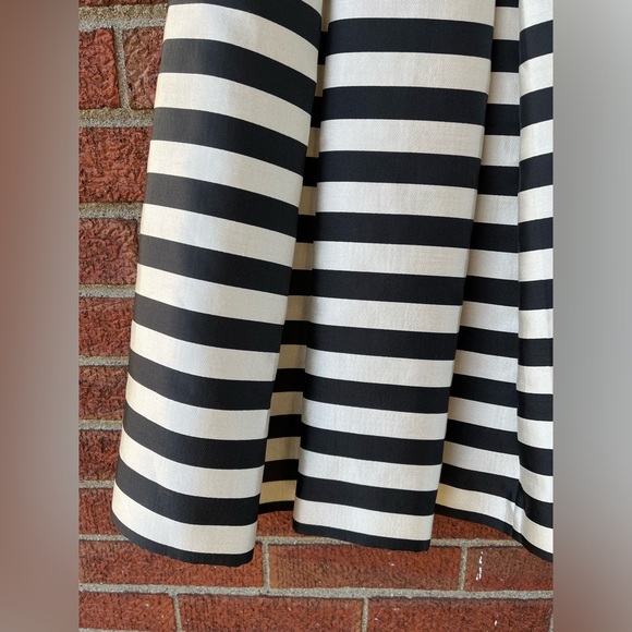 Halogen pleated stripped black and white skirt size 2 - Picture 2 of 7